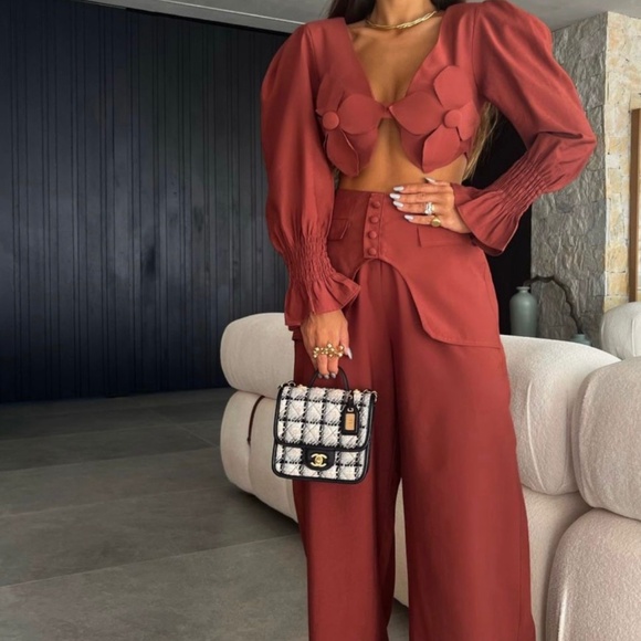 Outfit - Picture 1 of 1